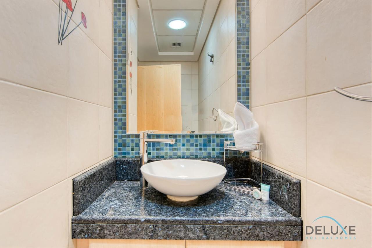 Lively 1 Bedroom At Al Nabat Shoreline 8 Palm Jumeirah By Deluxe Holiday Homes Dubai Exterior foto